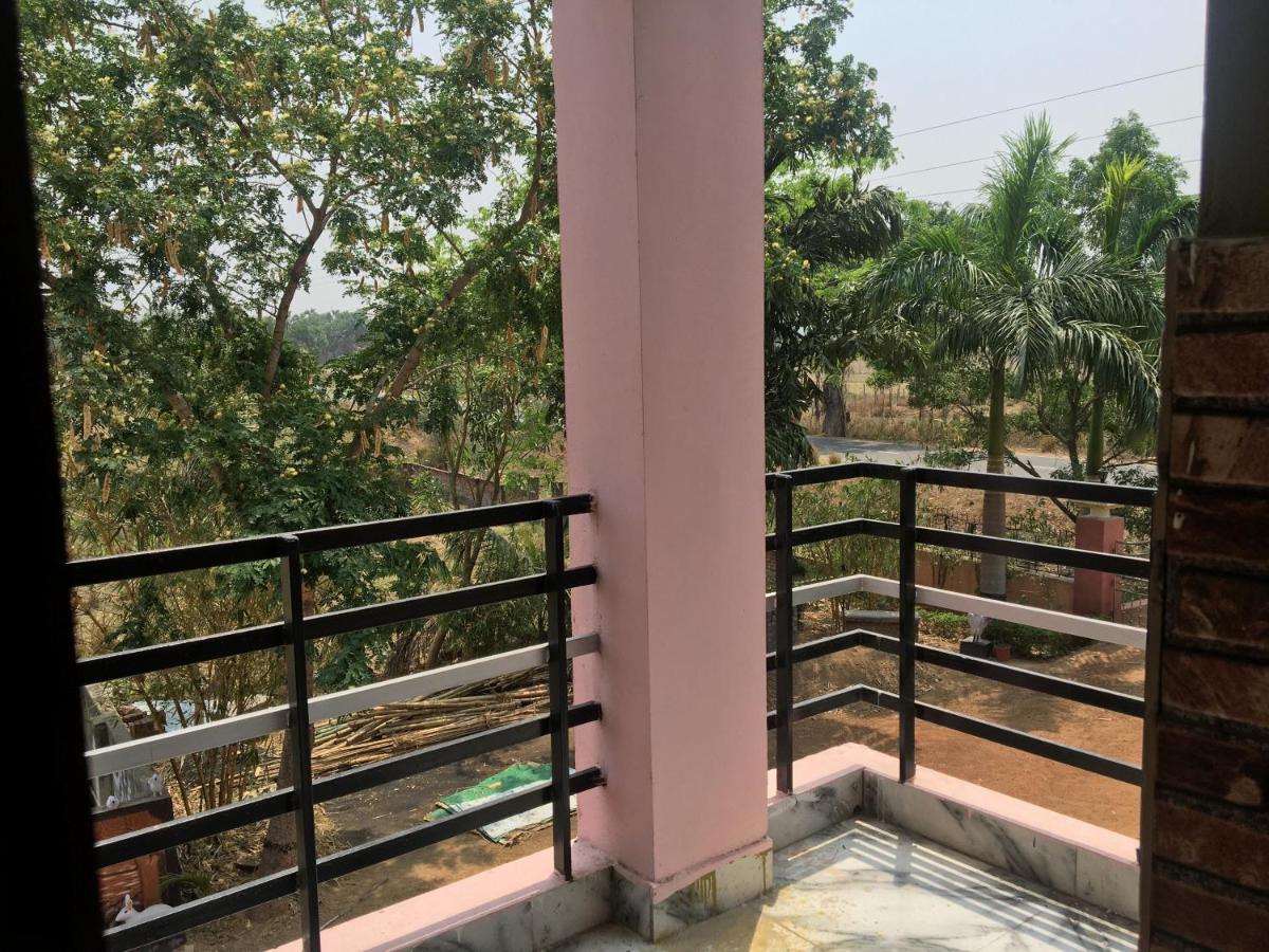 Whispering Woods Inn Bolpur Exterior foto
