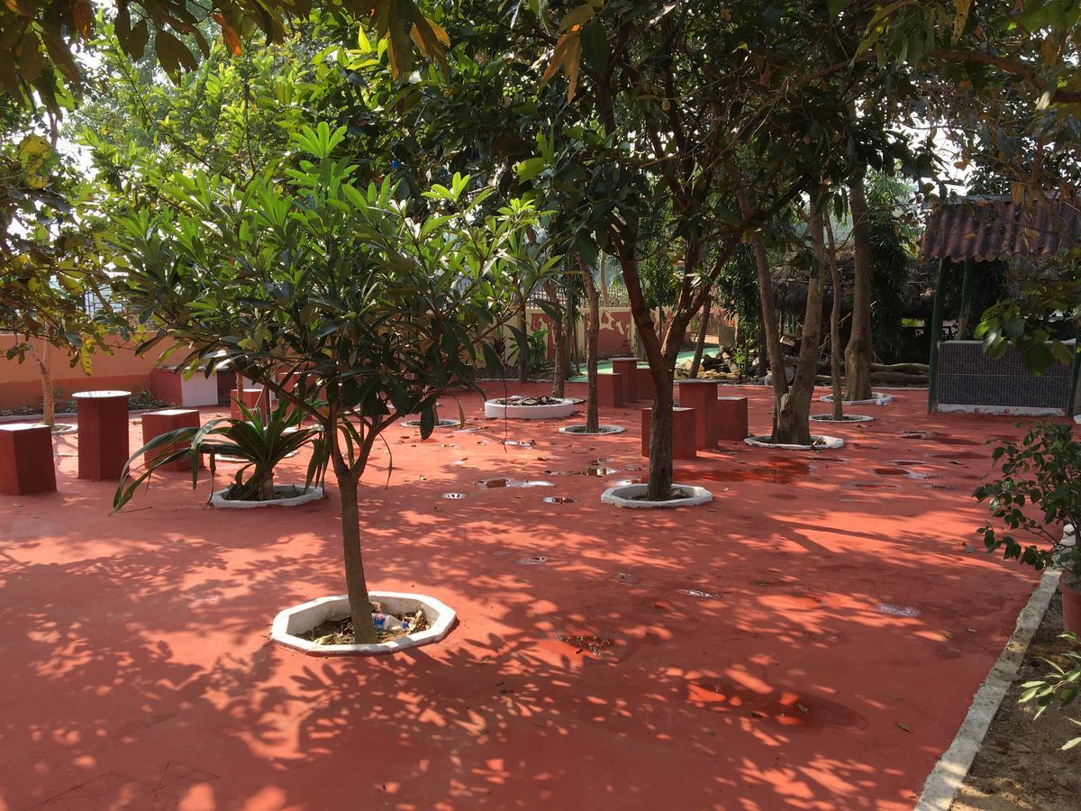Whispering Woods Inn Bolpur Exterior foto