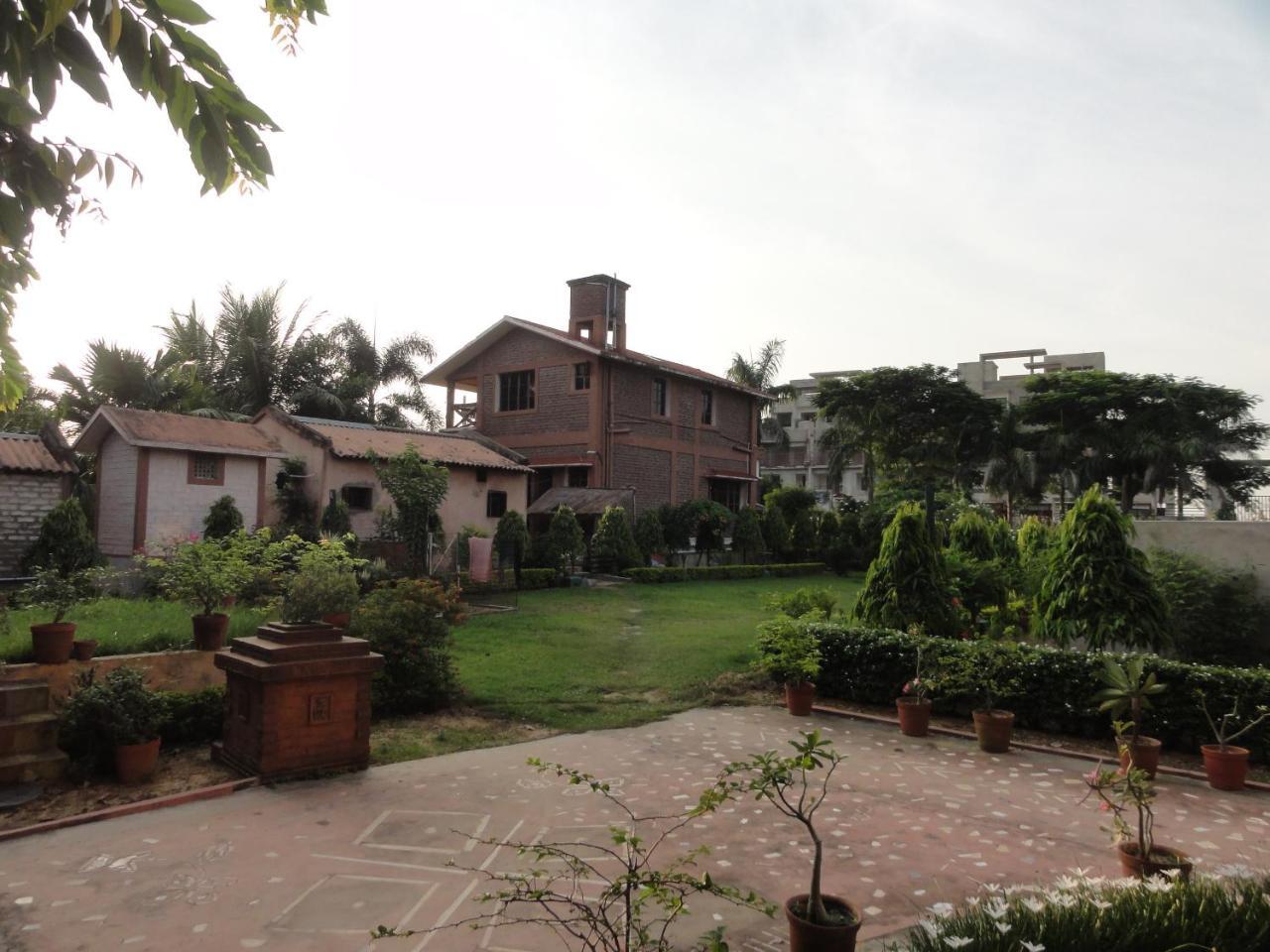 Whispering Woods Inn Bolpur Exterior foto