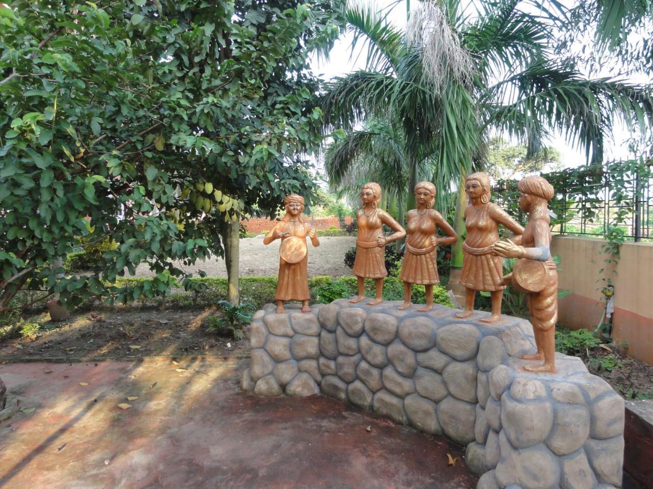Whispering Woods Inn Bolpur Exterior foto