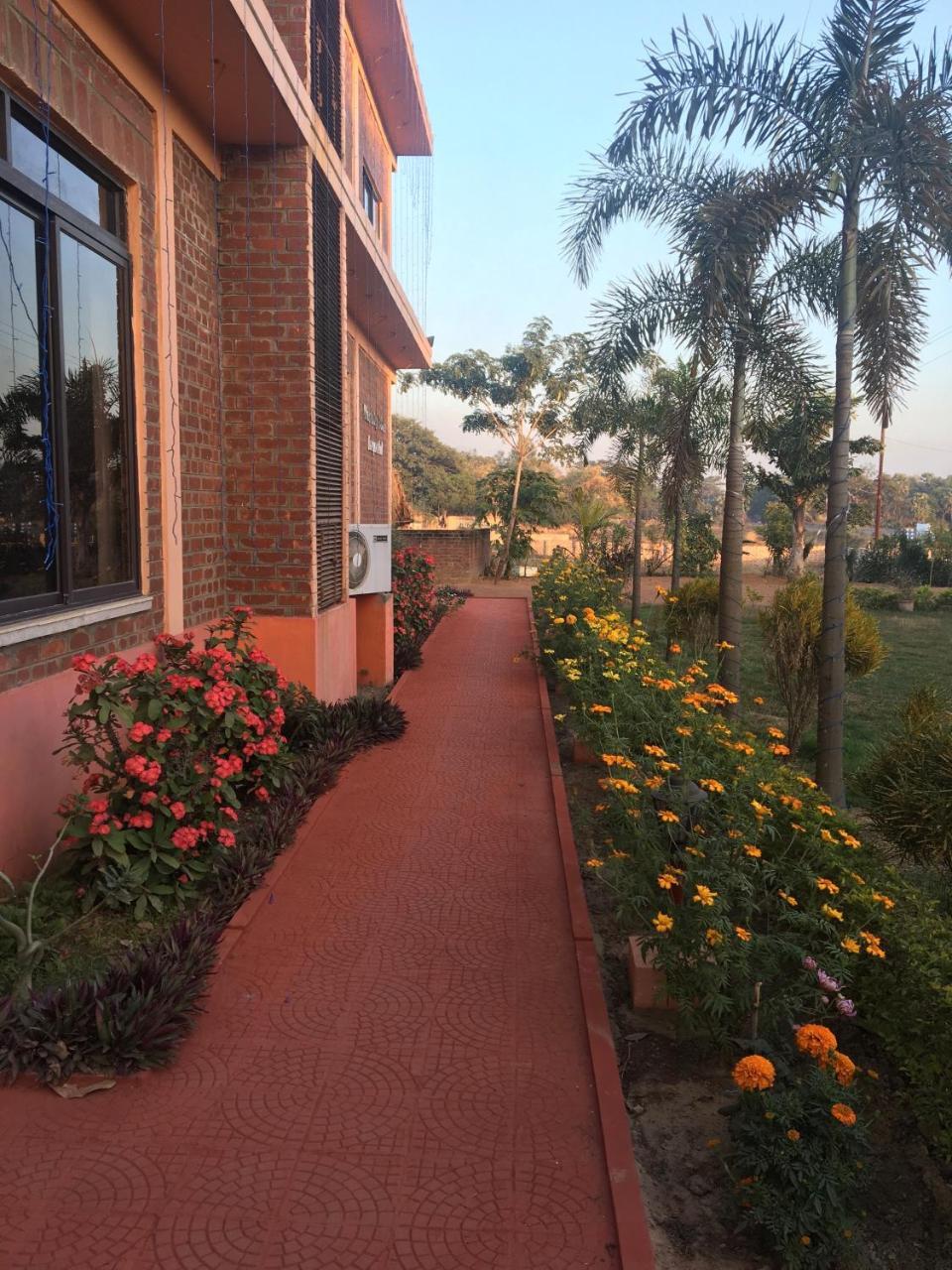 Whispering Woods Inn Bolpur Exterior foto